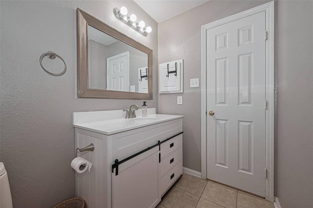 2nd Bathroom