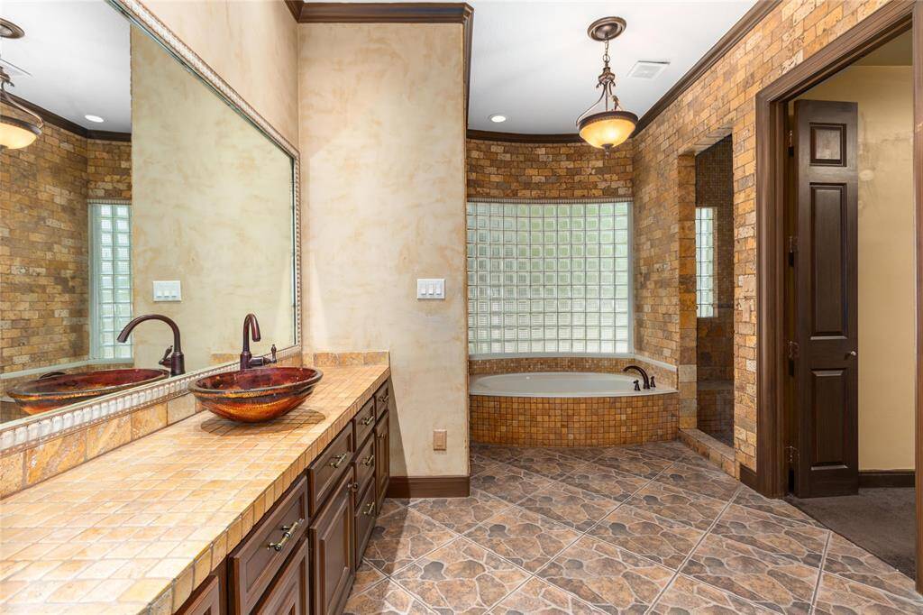 The main suite bathroom
