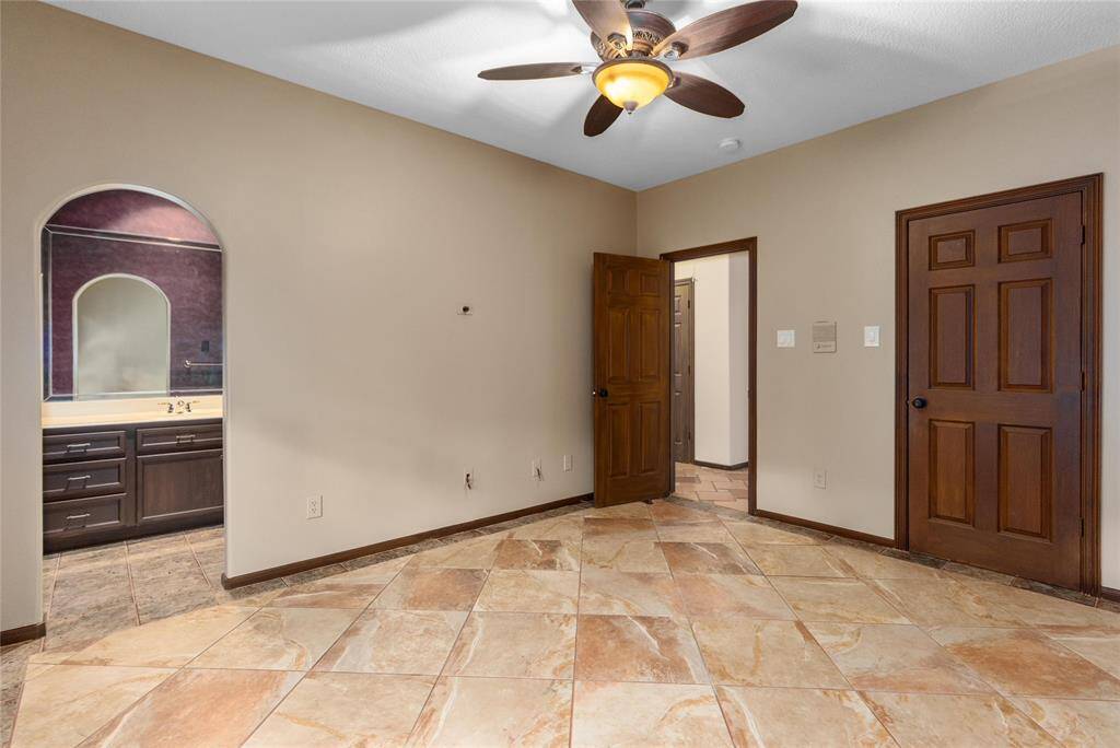 Guest room 1 with an attached bathroom