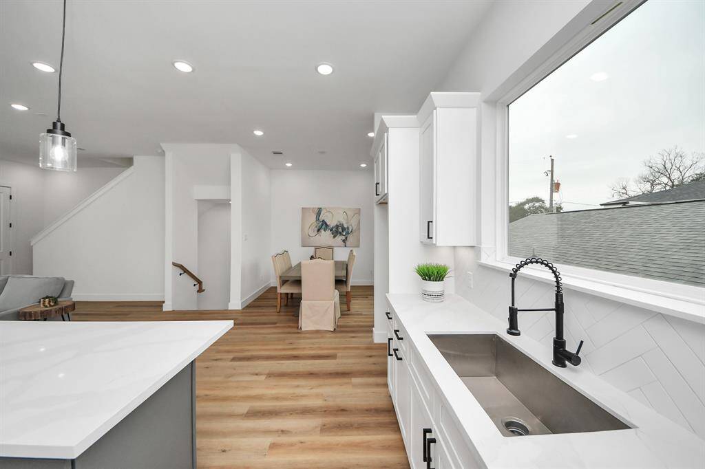 Farm style sink