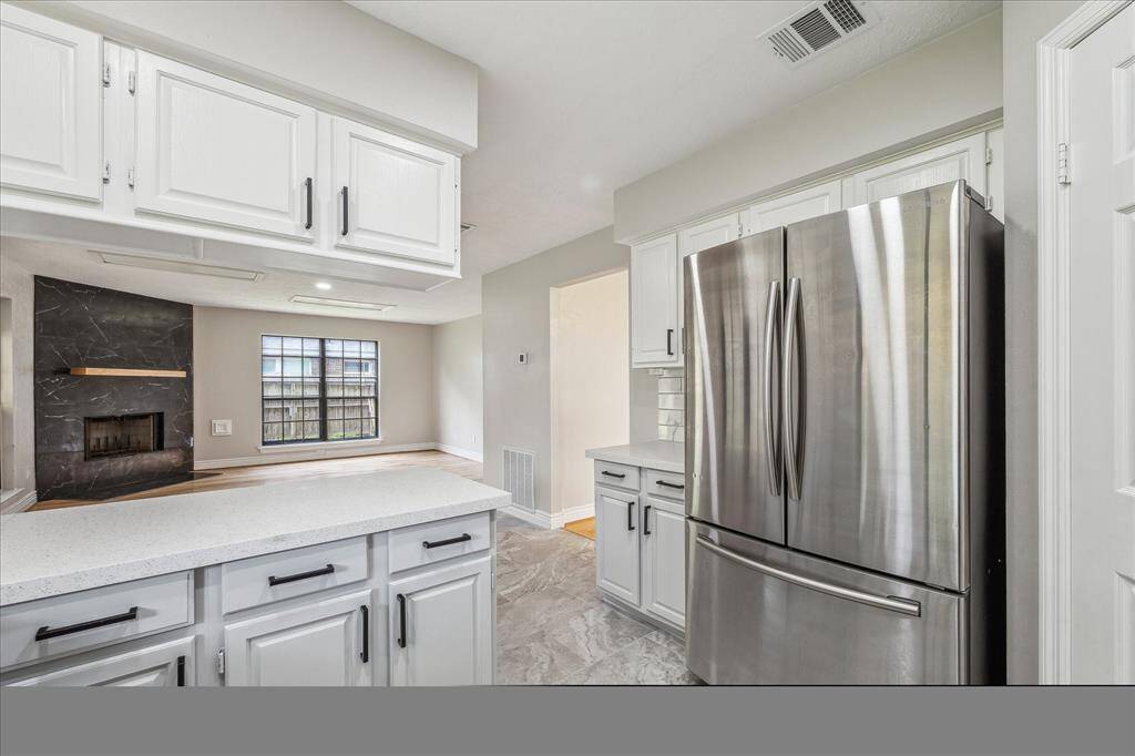 Bonus: the refrigerator stays with the home!
