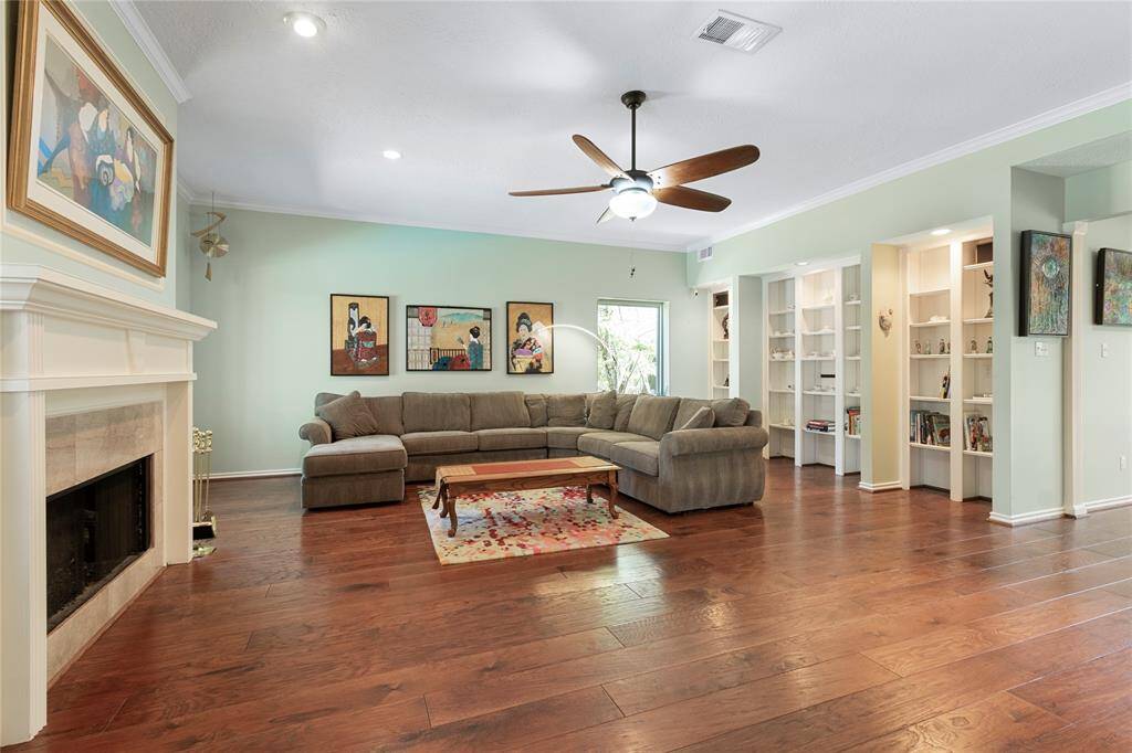 Notice the gorgeous built in shelves. A great place to feature your collectables.