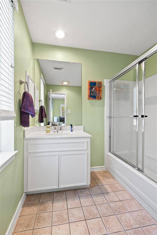 Here is the full ensuite bath for the downstairs bedroom.