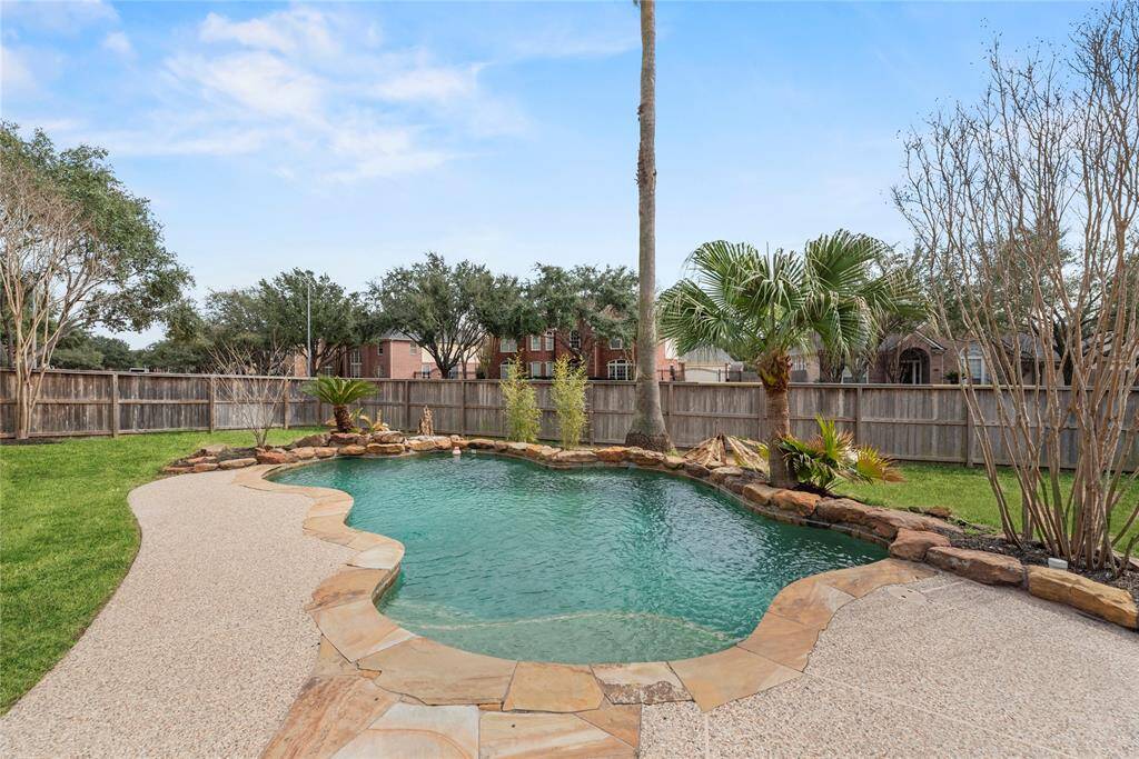 Texas-sized pool rock accents and landscaping.
