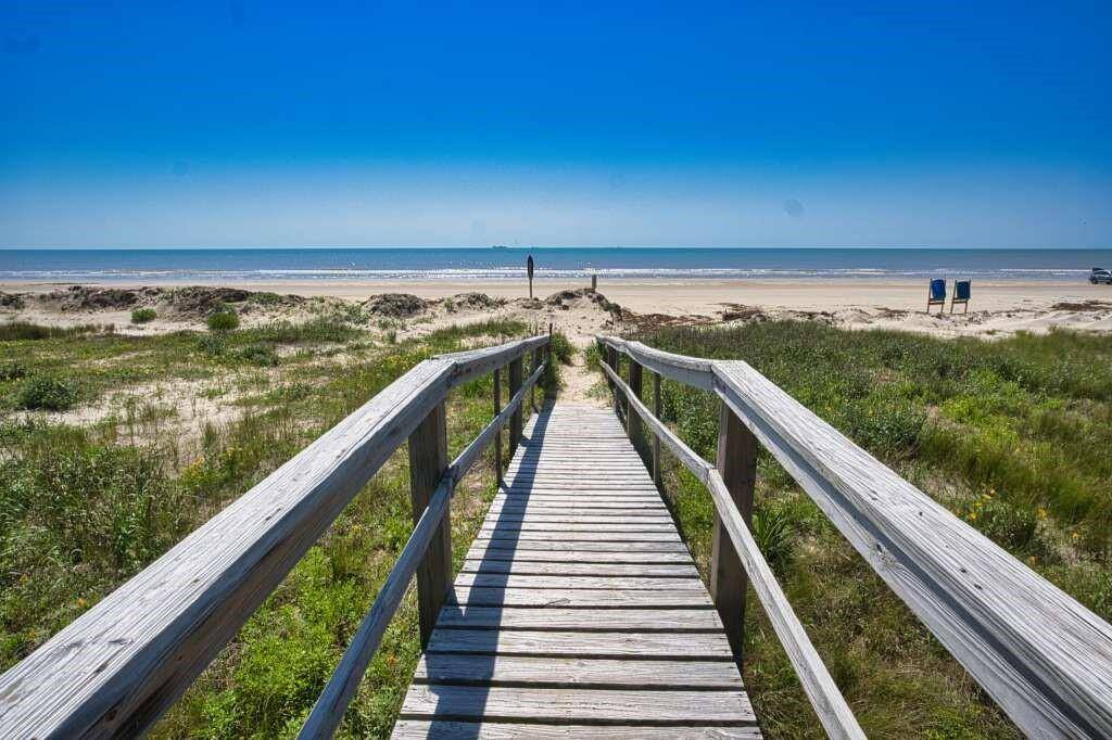 Straight to the Sand & Surf!