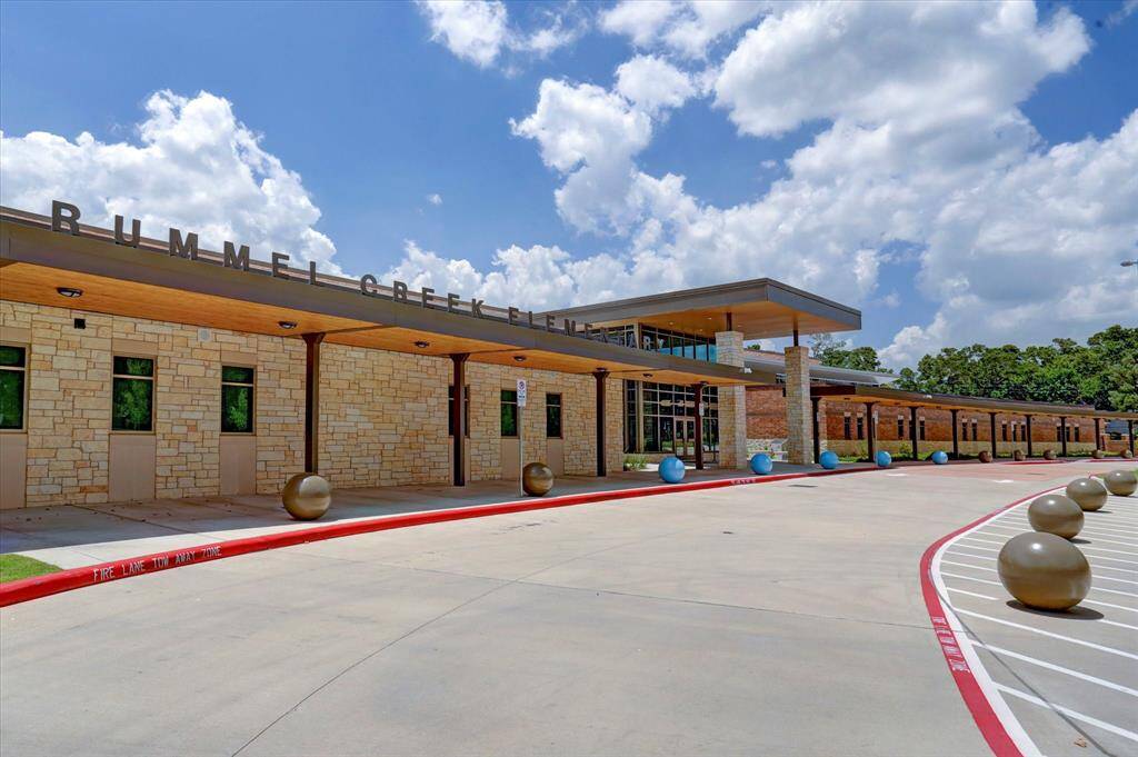 Just a 3-minute walk to highly acclaimed Rummel Creek Elementary, offering unbeatable convenience .