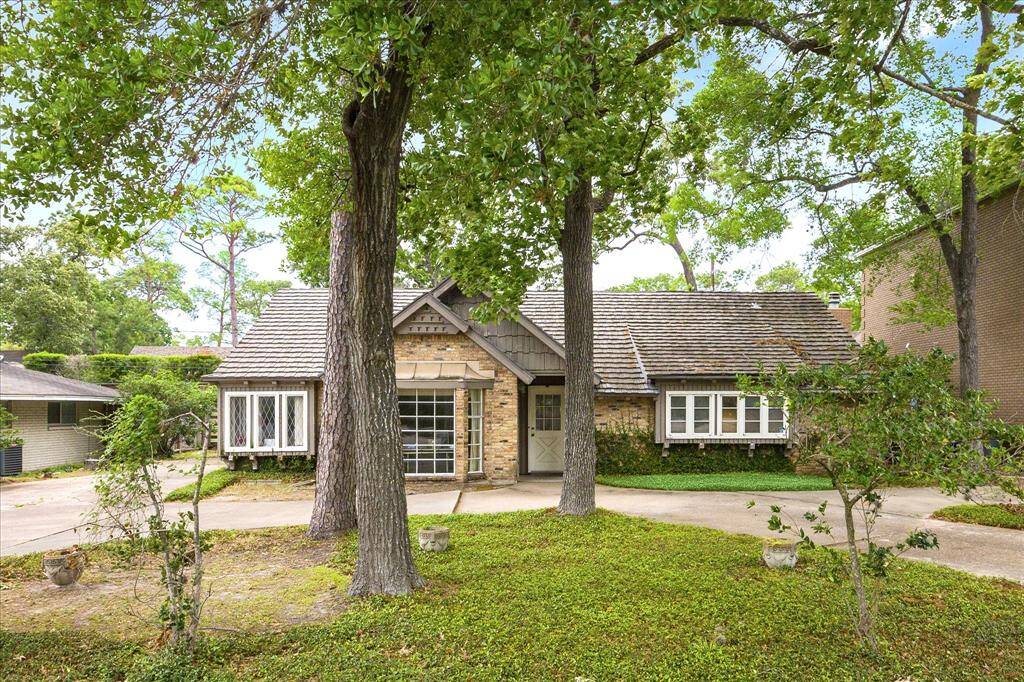 Beautiful mature trees are located on the lot. Large front yard with semicurcular driveway.