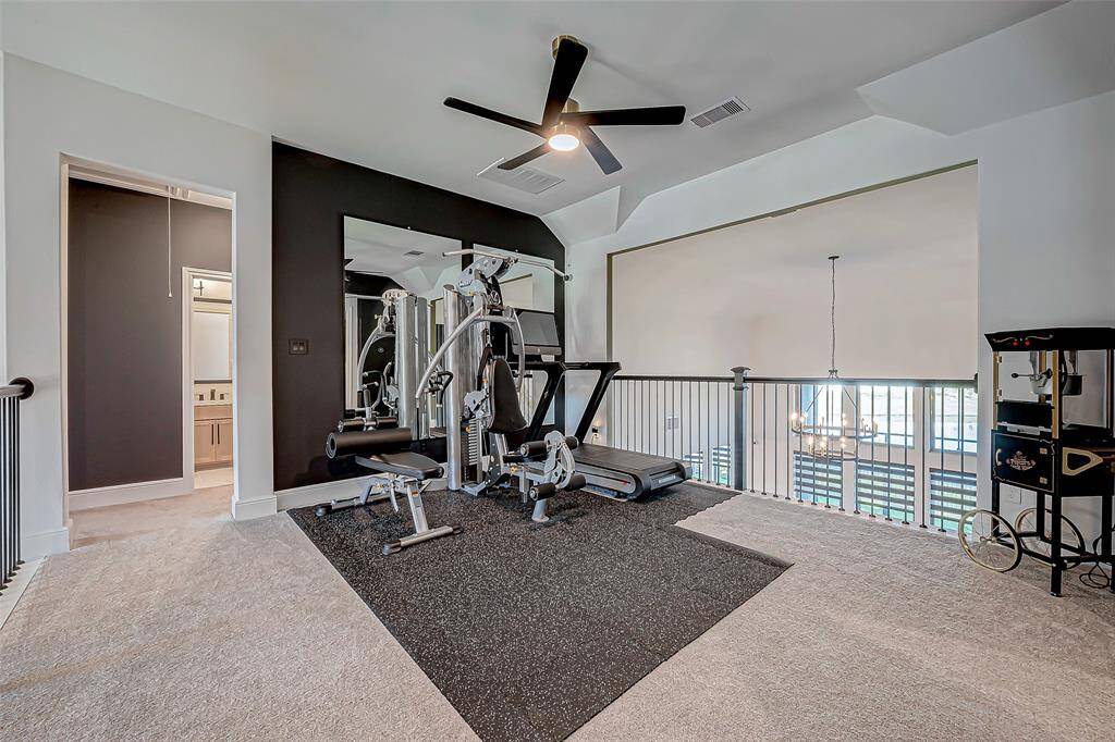 Located upstairs, the spacious game room offers endless opportunities for entertainment and relaxation. With plenty of room for a variety of activities, it’s the perfect space fora gym, a game area, or a casual lounge.