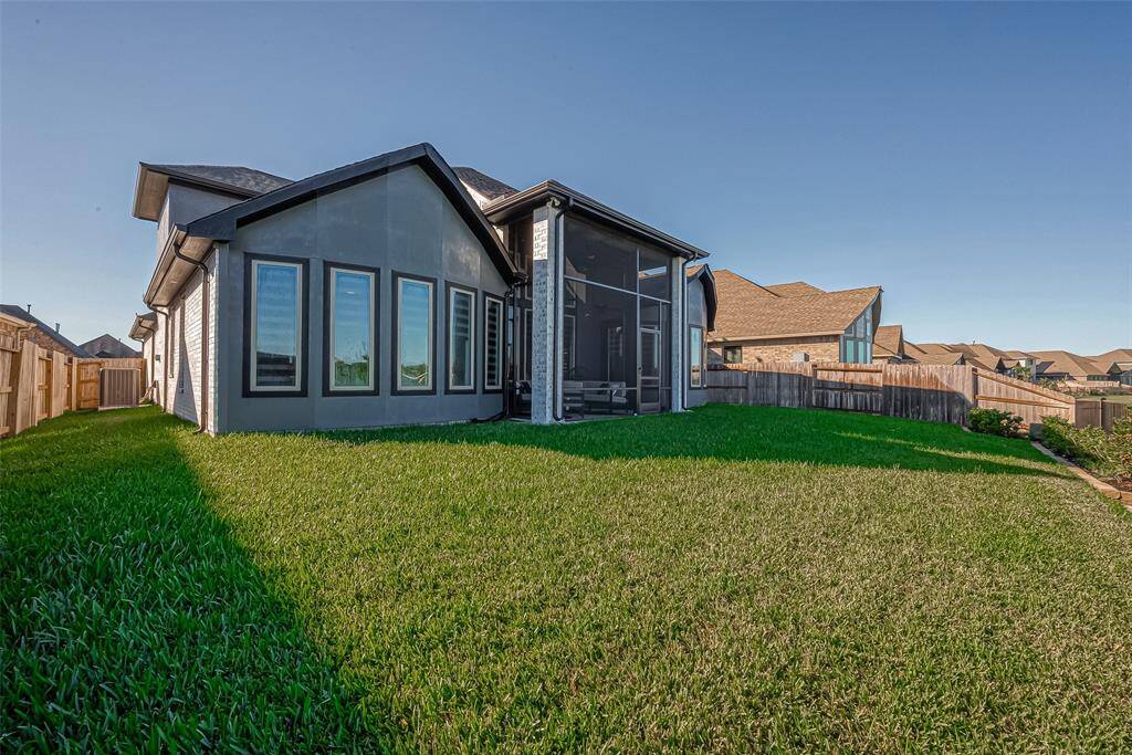The expansive backyard offers plenty of room for outdoor activities and relaxation, providing a private and secure space for fun, pets, or gardening. Fully fenced, it ensures safety and privacy, making it a perfect area for children to play or for hosting gatherings.