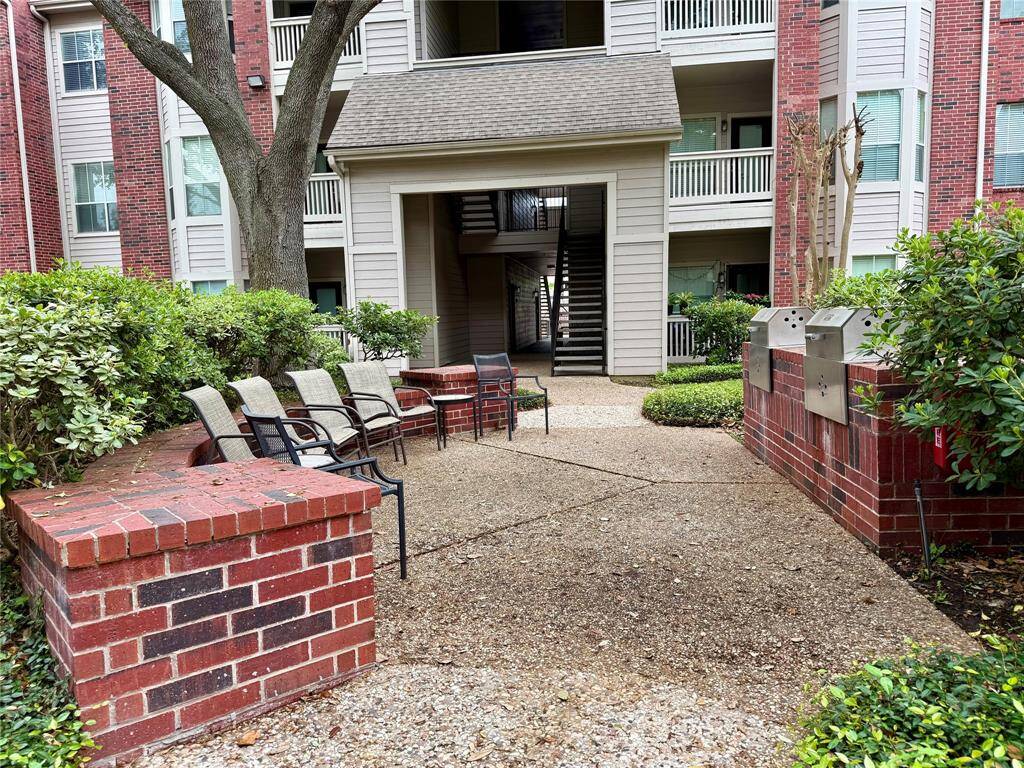 BBQ area in the park-like setting in the common area of the condos