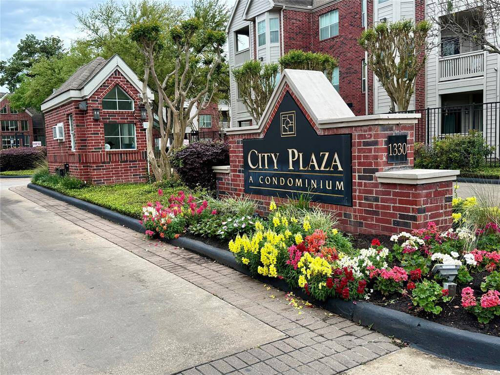 Another view at the entrance to City Plaza condos
