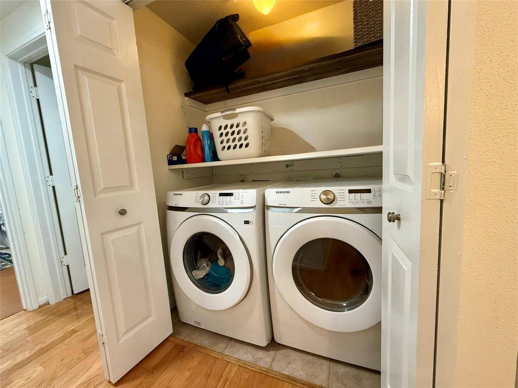 New washer and dryer with granite countertop for folding clothes