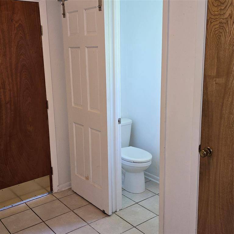 Utility room half bath