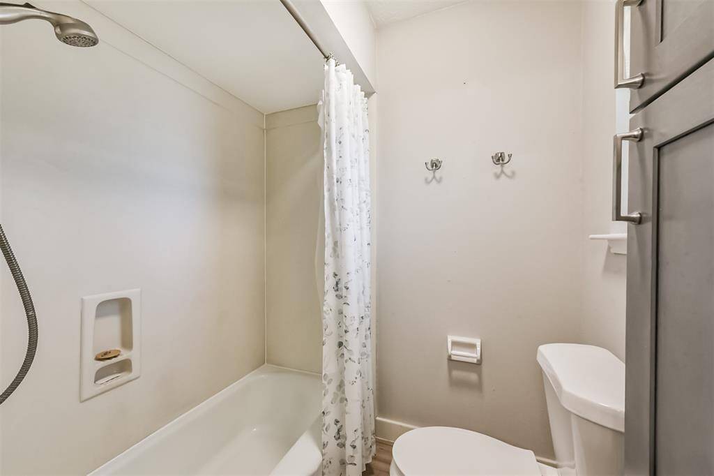 There is a tub+shower duo in the primary bathroom.