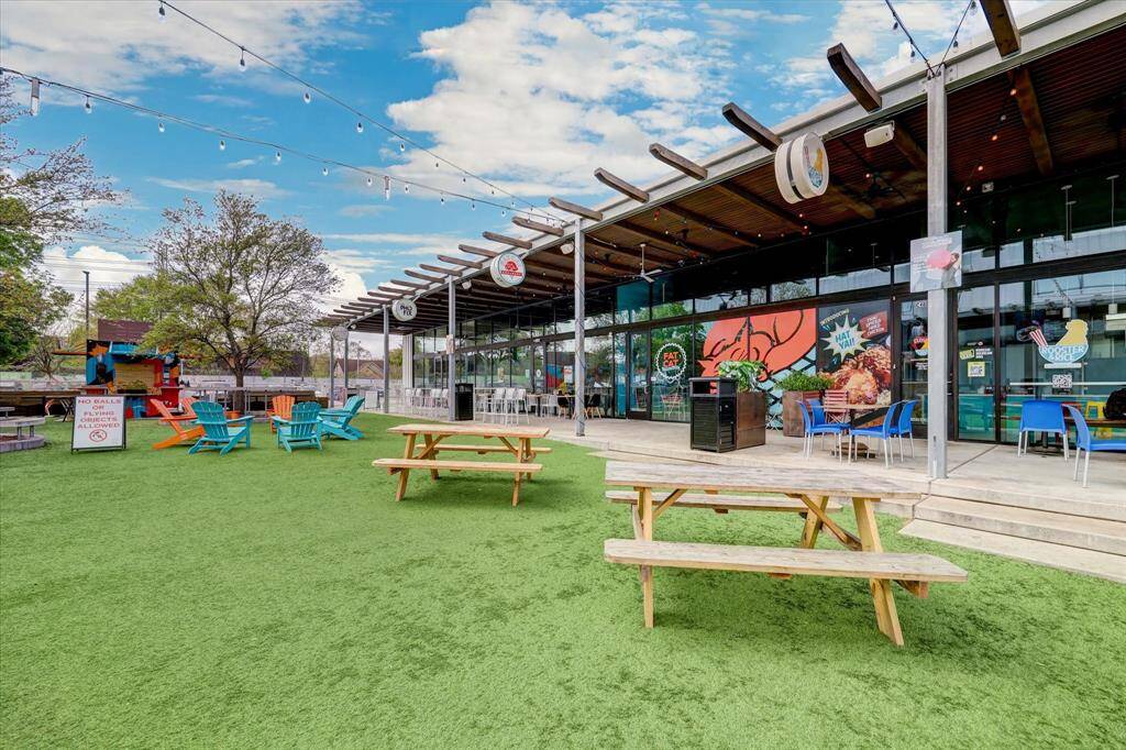 From restaurants to bars, salons to spas, and art to wine, the Stomping Grounds has it all! The 8,000 SF Green Space provides an expansive outdoor area where you can play, relax, and gather with your neighbors for curated arts events, artisan markets, fitness classes, concerts, and more.