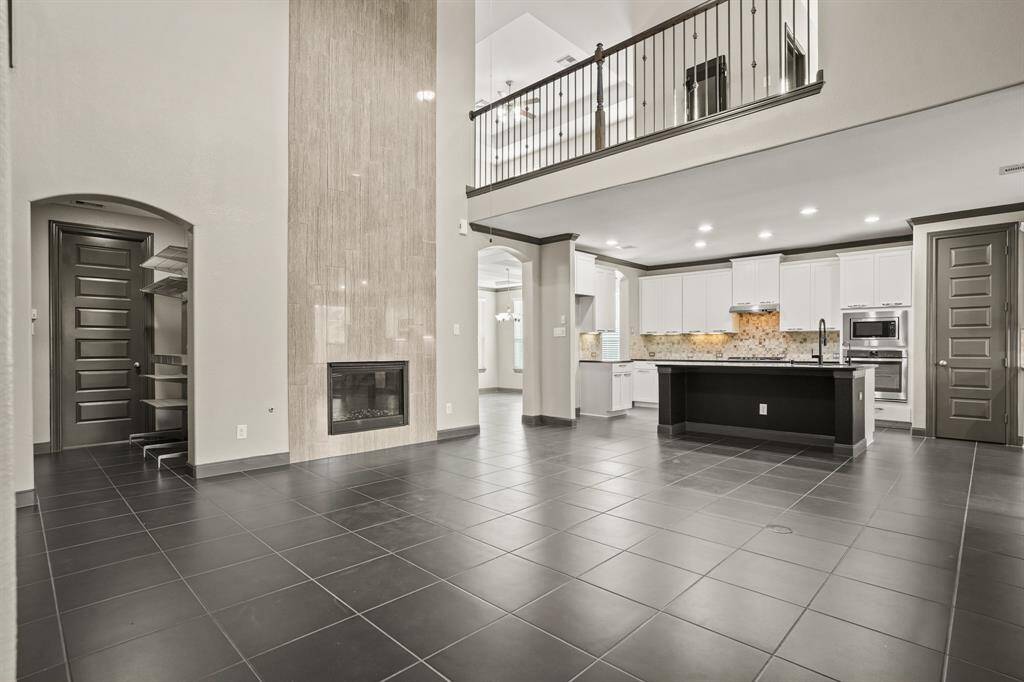 Open Concept Home with views of living rooms