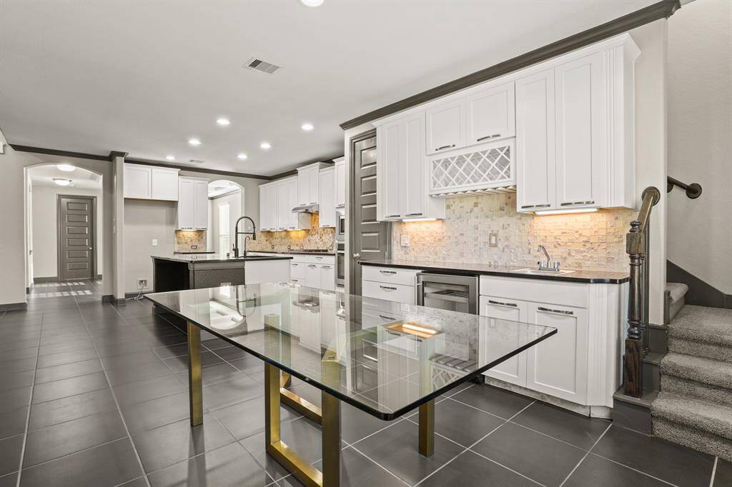 Wet Bar and Kitchen Dinning