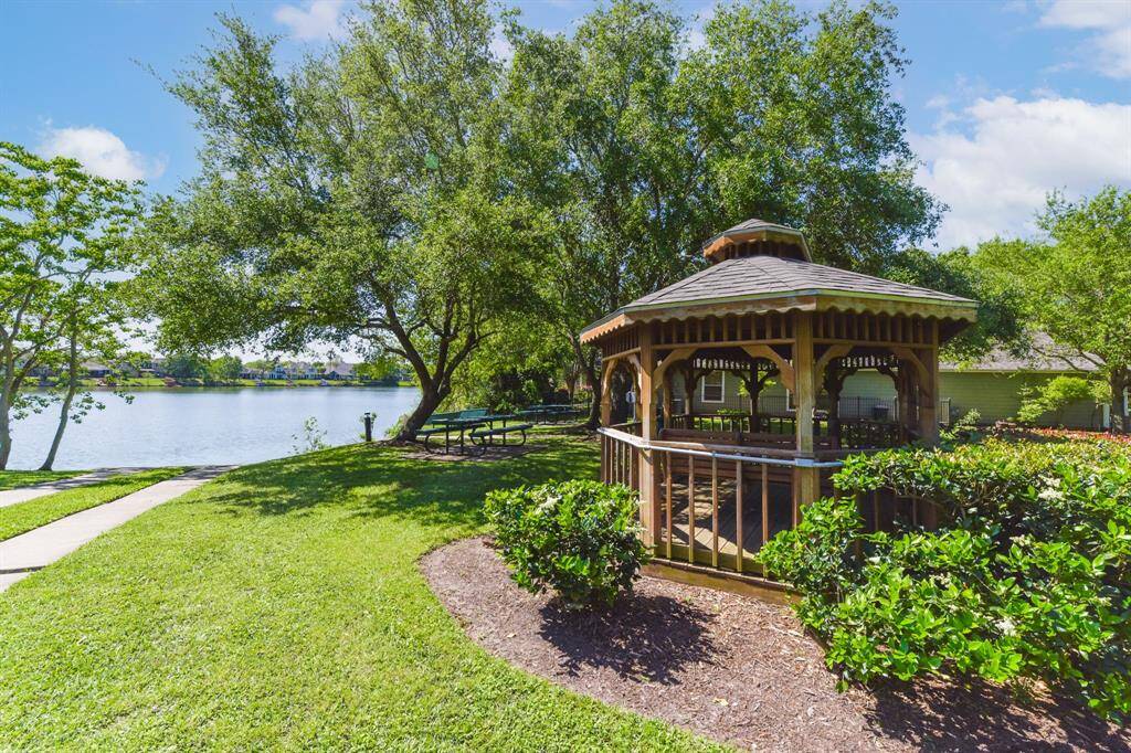 Get a closer look at the charming gazebo nestled by the neighborhood lake, offering a cozy, shaded retreat. With its intricate design and inviting seating, the gazebo provides the perfect spot to relax, enjoy a good book, or take in the peaceful views of the water. Surrounded by lush greenery, it’s an ideal place to unwind and enjoy the beauty of the natural surroundings.