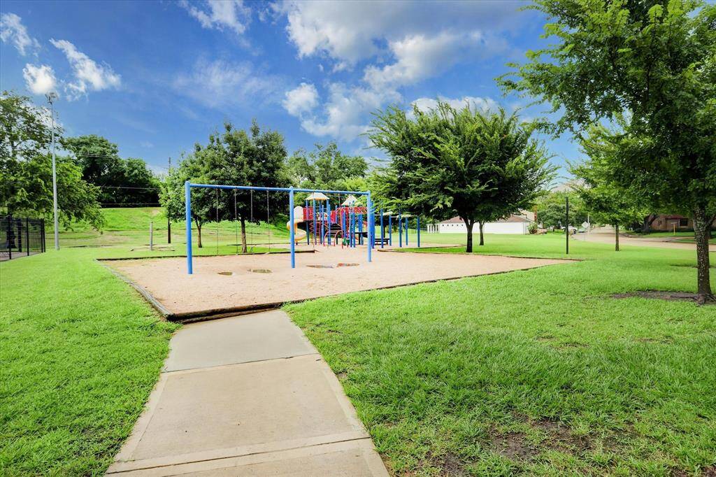 Property offers the Hershey Nature Park with access to bike trails and Briarhills Park at walking distance from thecommunity for kids and grownups to enjoy.