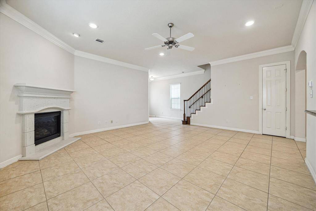 The living room's stylish finished create an inviting atmosphere both for relaxation as well as for great gatherings when entertaining on a larger social scale with ease.