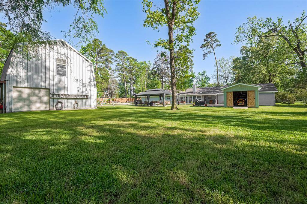 Two-story workshop, perfect for business with prompt access to Rayford Rd, I-45, Tollways, 99 and minutes away from IAH.