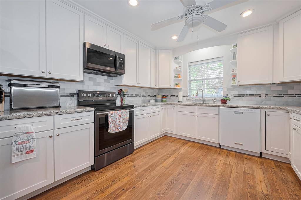 This open kitchen features elegant granite countertops, perfect for entertaining and welcoming family and guests.