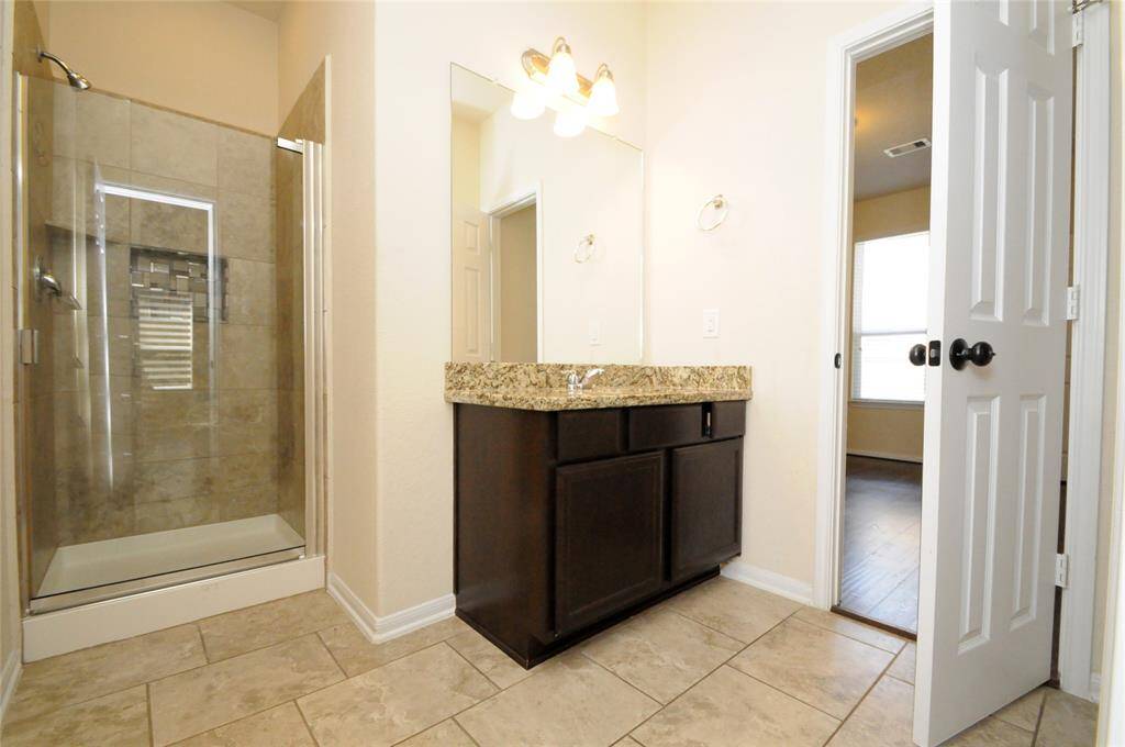 Downstairs full bathroom