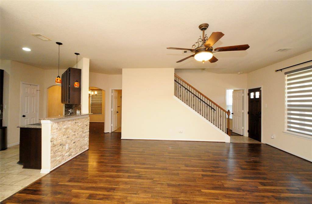 Spacious living room