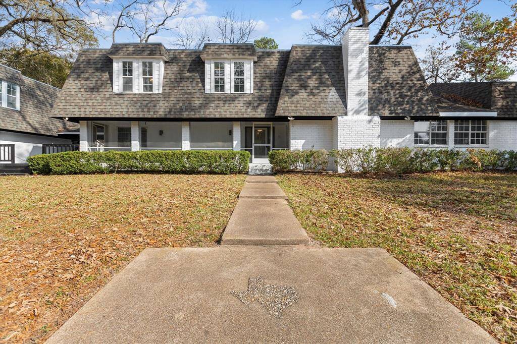 Step into the warmth of this enchanting property where every detail invites you to call it home. From the picturesque surrounding to the meticulously designed interiors, this residence embodies a blend of comfort and style.