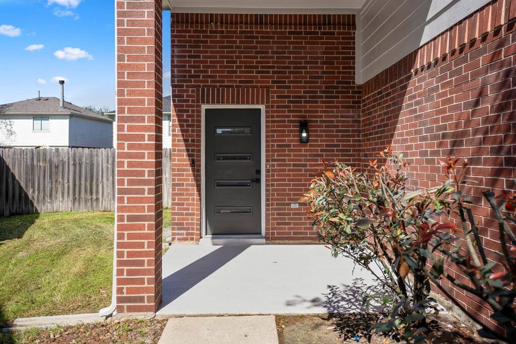 Welcome home to 16350 N Glade.