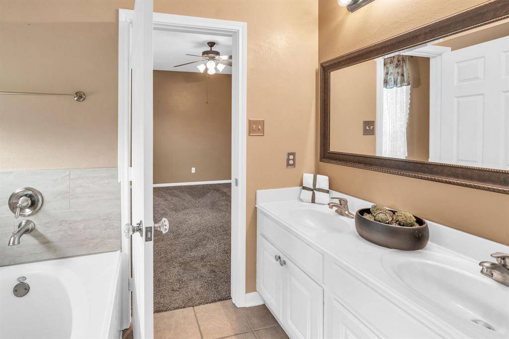 Primary Bath with Dual Sinks! 16727 Tranquility Park Dr., Cypress, TX  77429