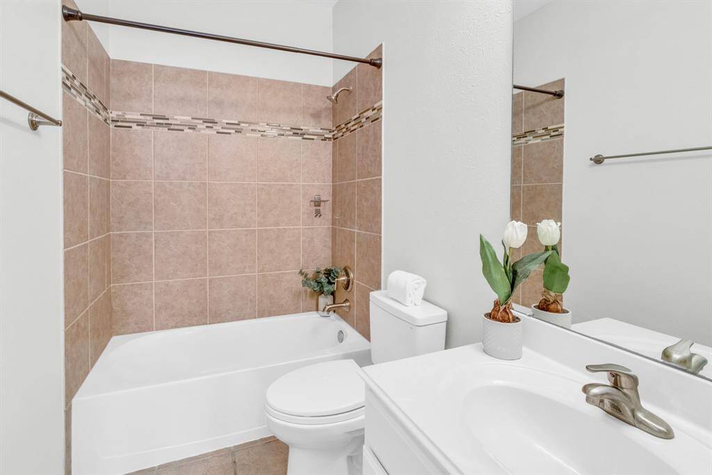 Secondary Bath - Tub Shower Combo! 16727 Tranquility Park Dr., Cypress, TX  77429