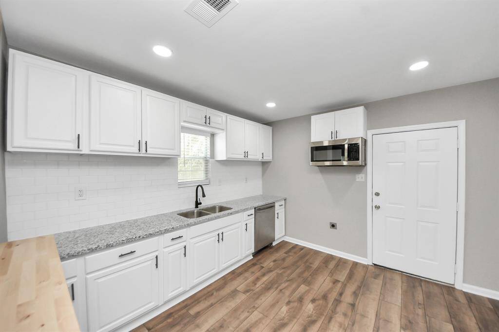 Electric stainless range to be installed/included