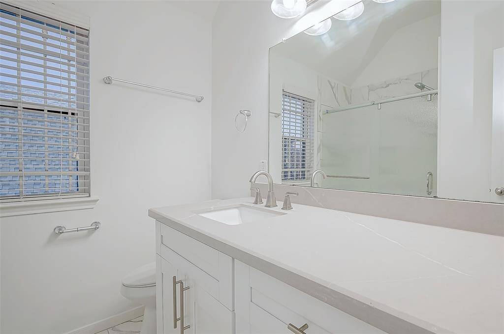 Upstairs Bathroom 2