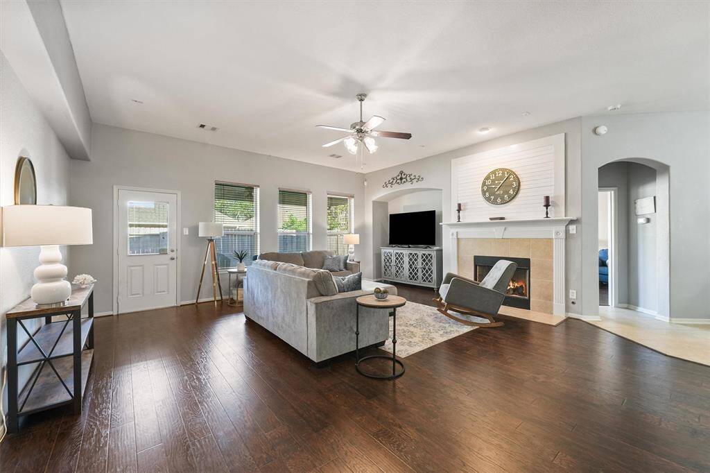 Take a peek at the hallway on the right. After you’ve kicked your feet up for the evening, that door is where you’ll walk through to do your nighttime routine and get ready for bed.