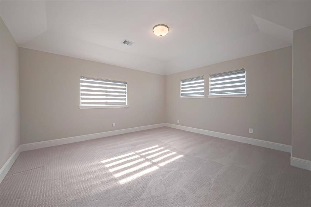 Bedroom (2 of 2)