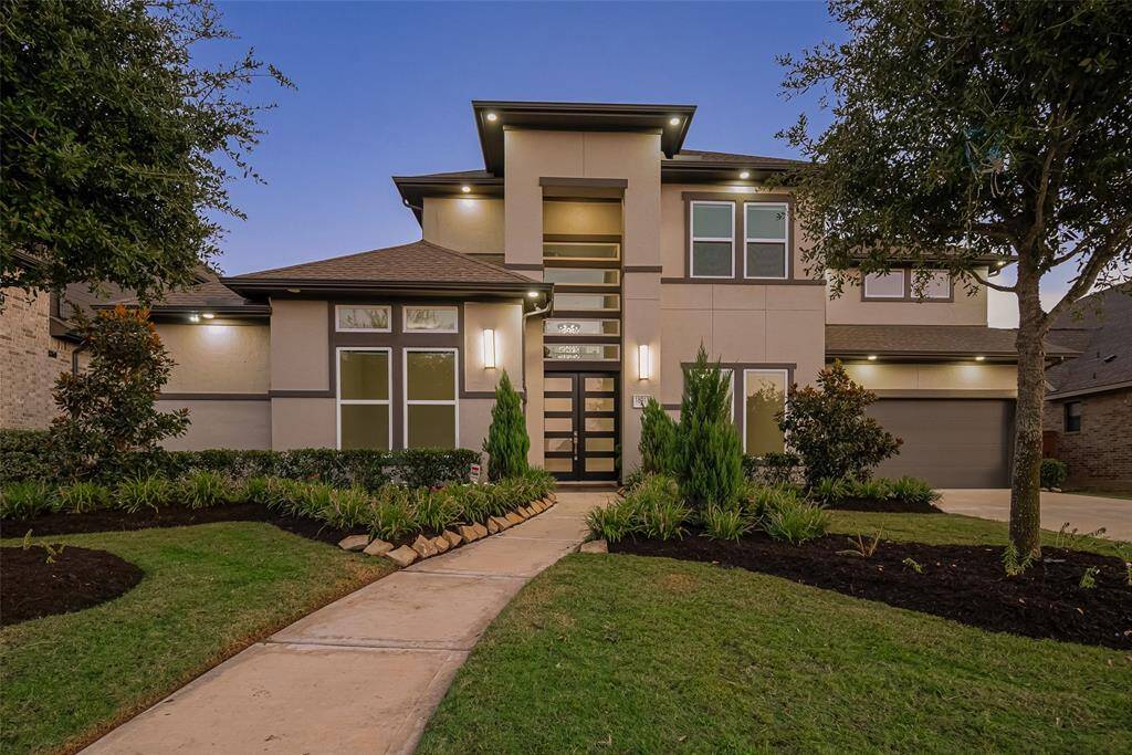 Approaching the property, you are greeted by a beautiful stucco elevation complemented by modern double glass front doors and tasteful landscaping. The home’s commanding curb appeal is further enhanced by its no-front-neighbor positioning, offering unobstructed views and additional privacy.