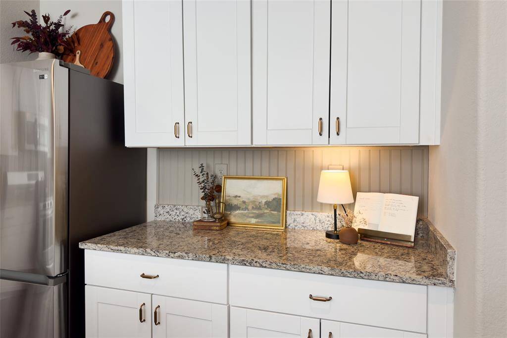Check out this gorgeous kitchen featuring 42' white kitchen cabinets, updated gold hardware, updated backsplash, granite countertops, and freshly painted island that pulls everything together perfectly.