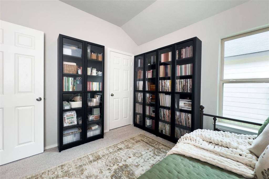 Cozy spare bedroom.