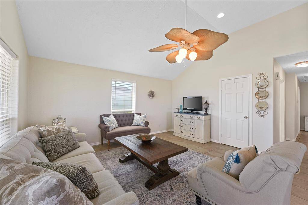 Cozy and welcoming living space perfect for relaxing with family and friends after a day at the beach.