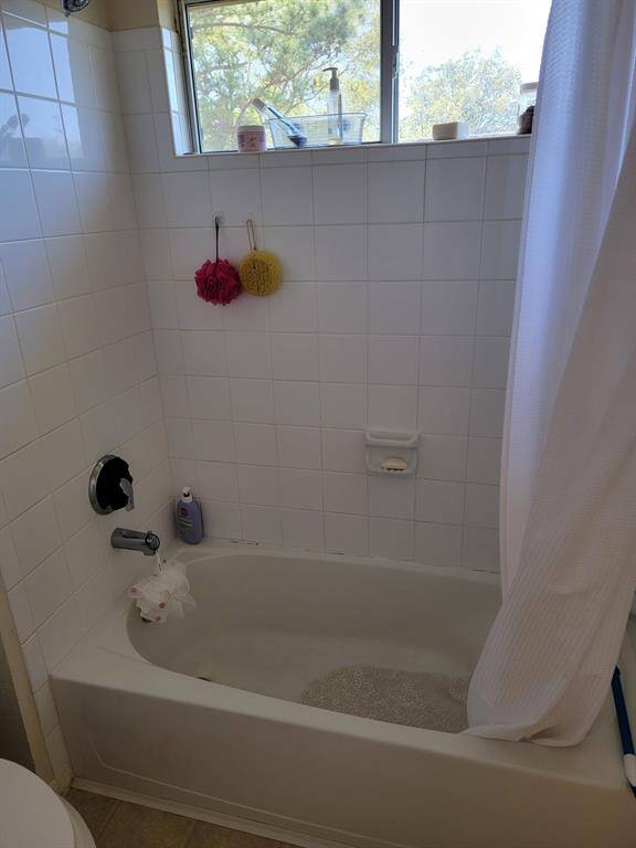 Upstairs shared bathroom