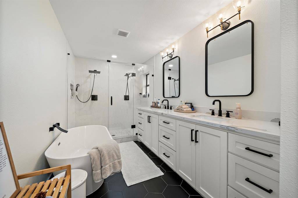 Primary en-suite with stand alone soaking tub