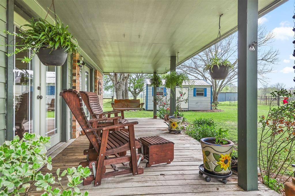 Relax on this charming porch, an ideal spot for enjoying tranquil views of your horses or cattle. Your perfect retreat awaits.
