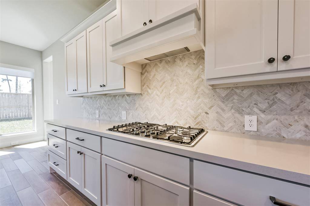beautiful cooktop and backsplash