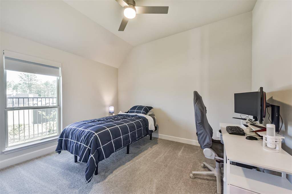 Secondary bedroom