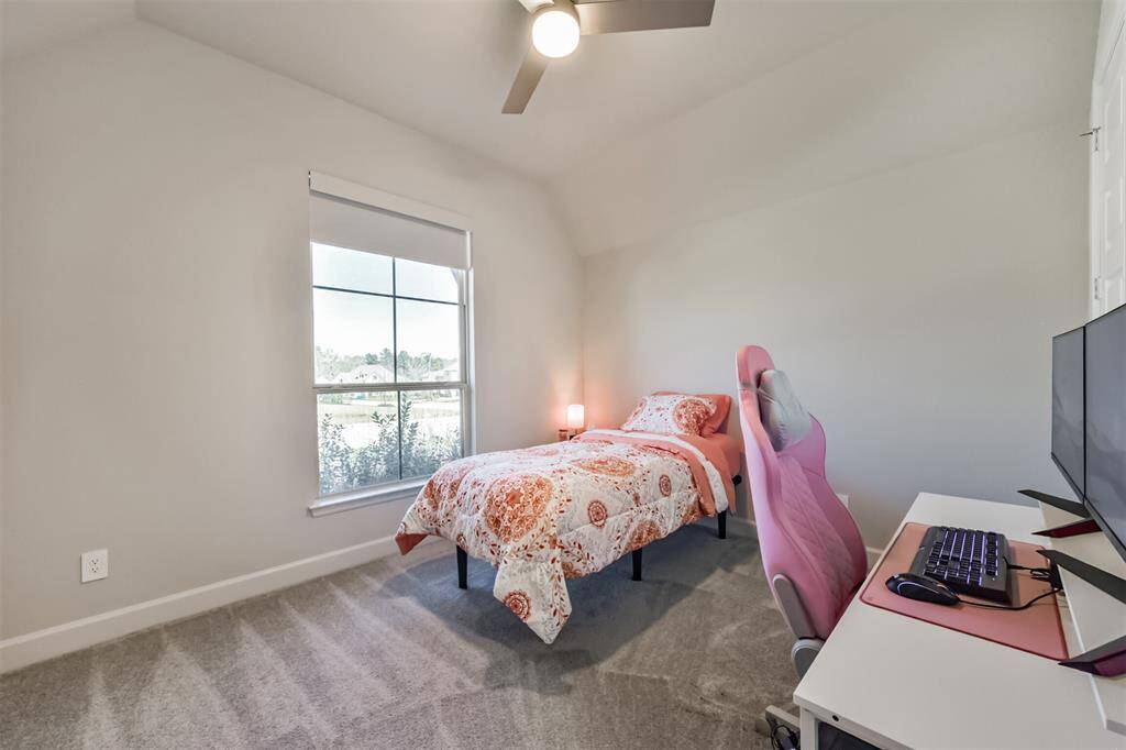 Secondary bedroom