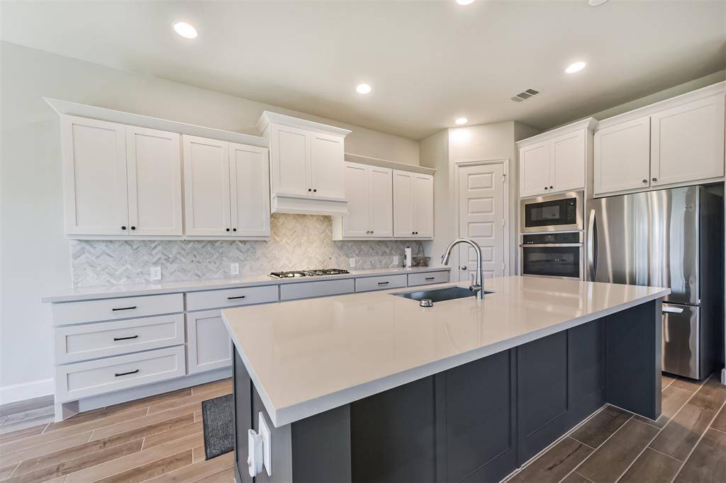 Stunning kitchen, LG refrigerator stays!