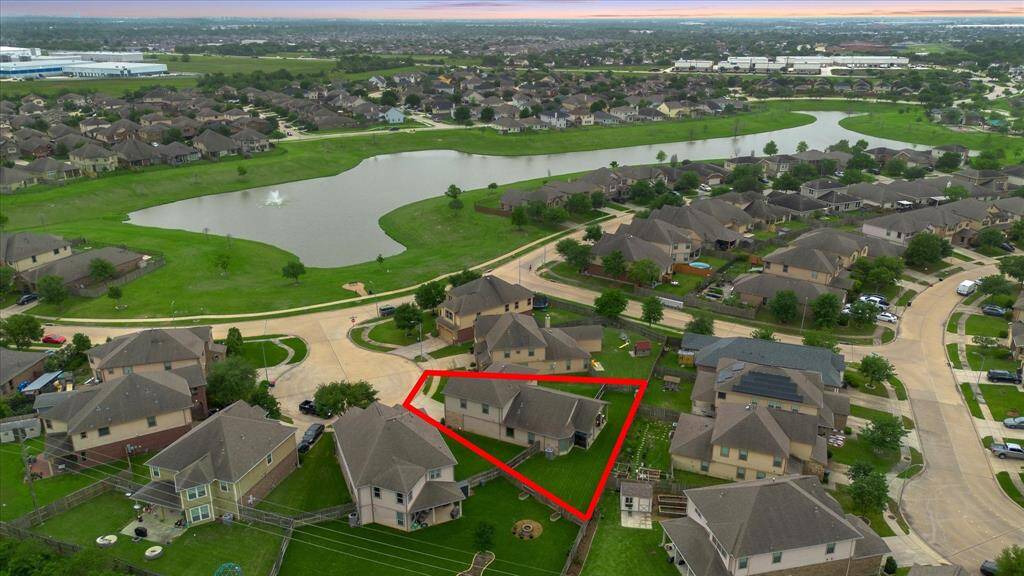 Don’t miss this rare cul-de-sac gem with stunning lake views—it’s the kind of home that doesn’t come around often!