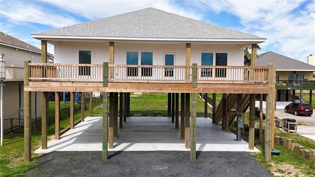4 bed 4 bath 1700 sf dream beach home steps from the golf cart entrance