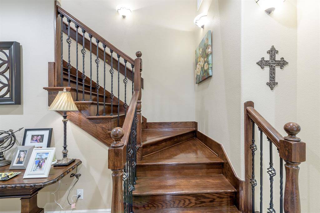 Beautiful stairs leading upstairs to a game room and bedroom with en-suite bath.